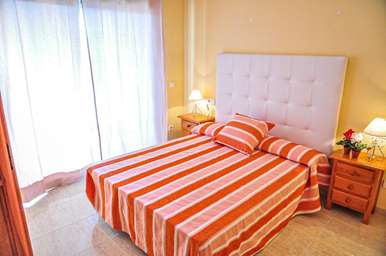 Tarongers - Only Families Villa กัมบริลส์ ภายนอก รูปภาพ