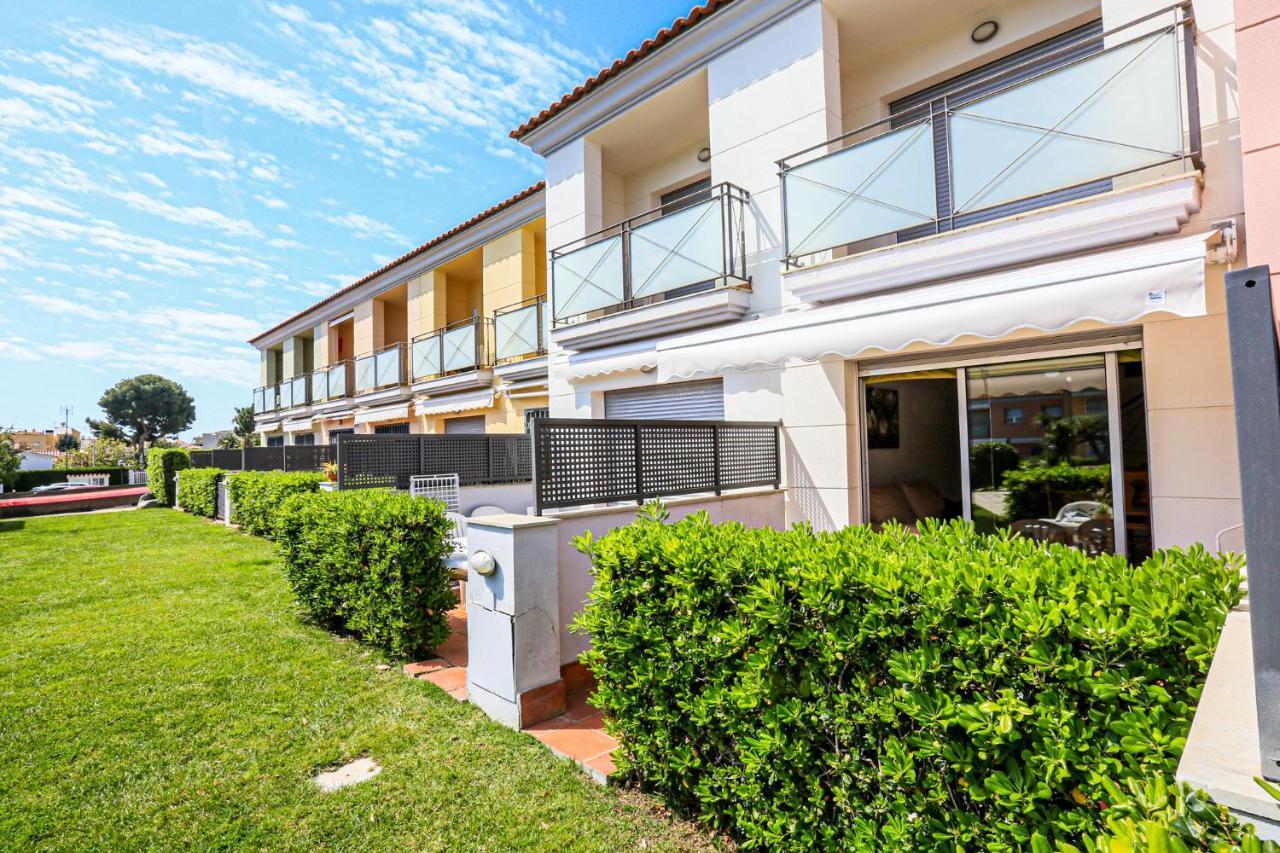 Tarongers - Only Families Villa กัมบริลส์ ภายนอก รูปภาพ