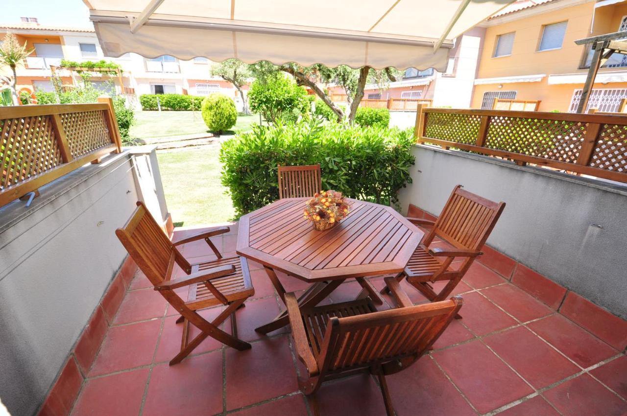 Tarongers - Only Families Villa กัมบริลส์ ภายนอก รูปภาพ