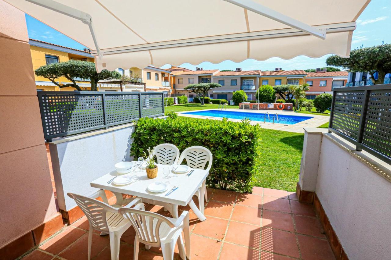 Tarongers - Only Families Villa กัมบริลส์ ภายนอก รูปภาพ
