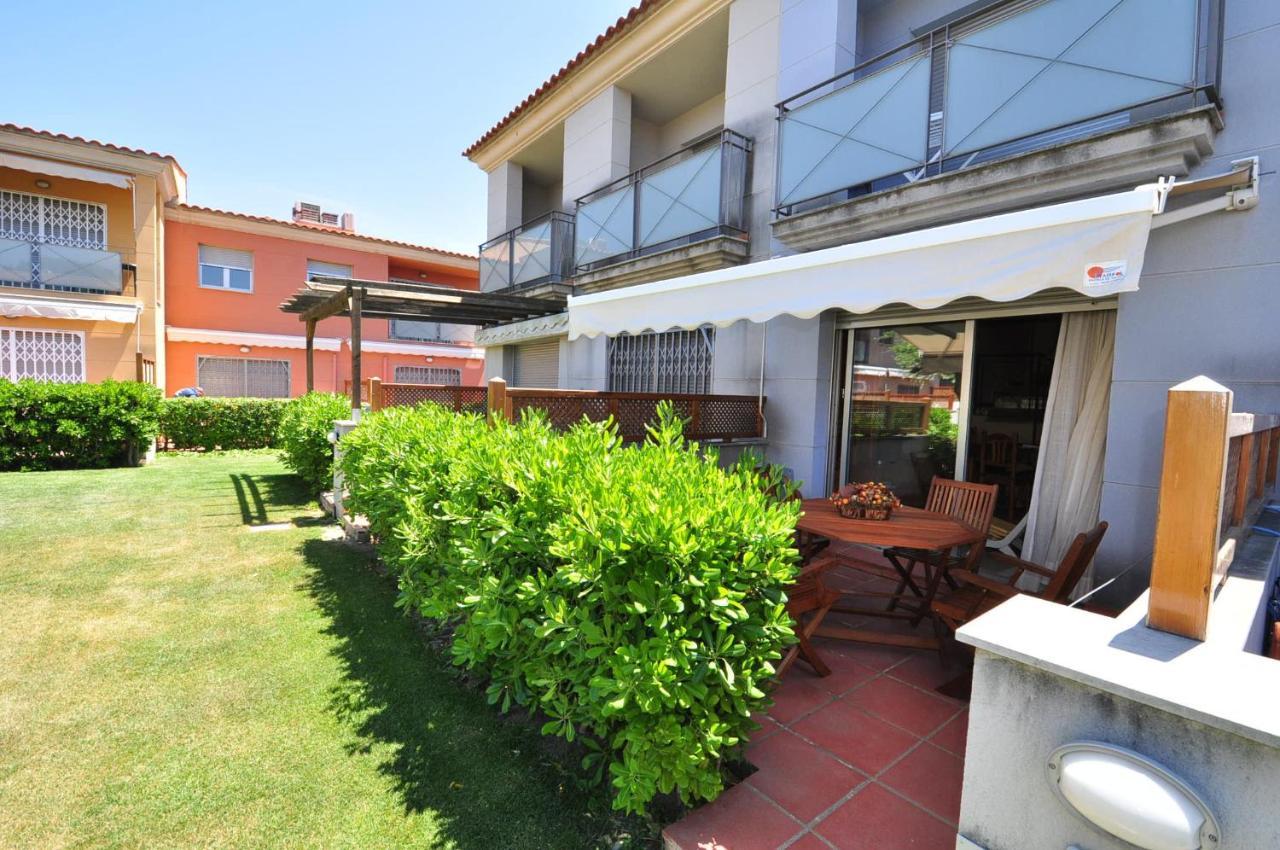 Tarongers - Only Families Villa กัมบริลส์ ภายนอก รูปภาพ