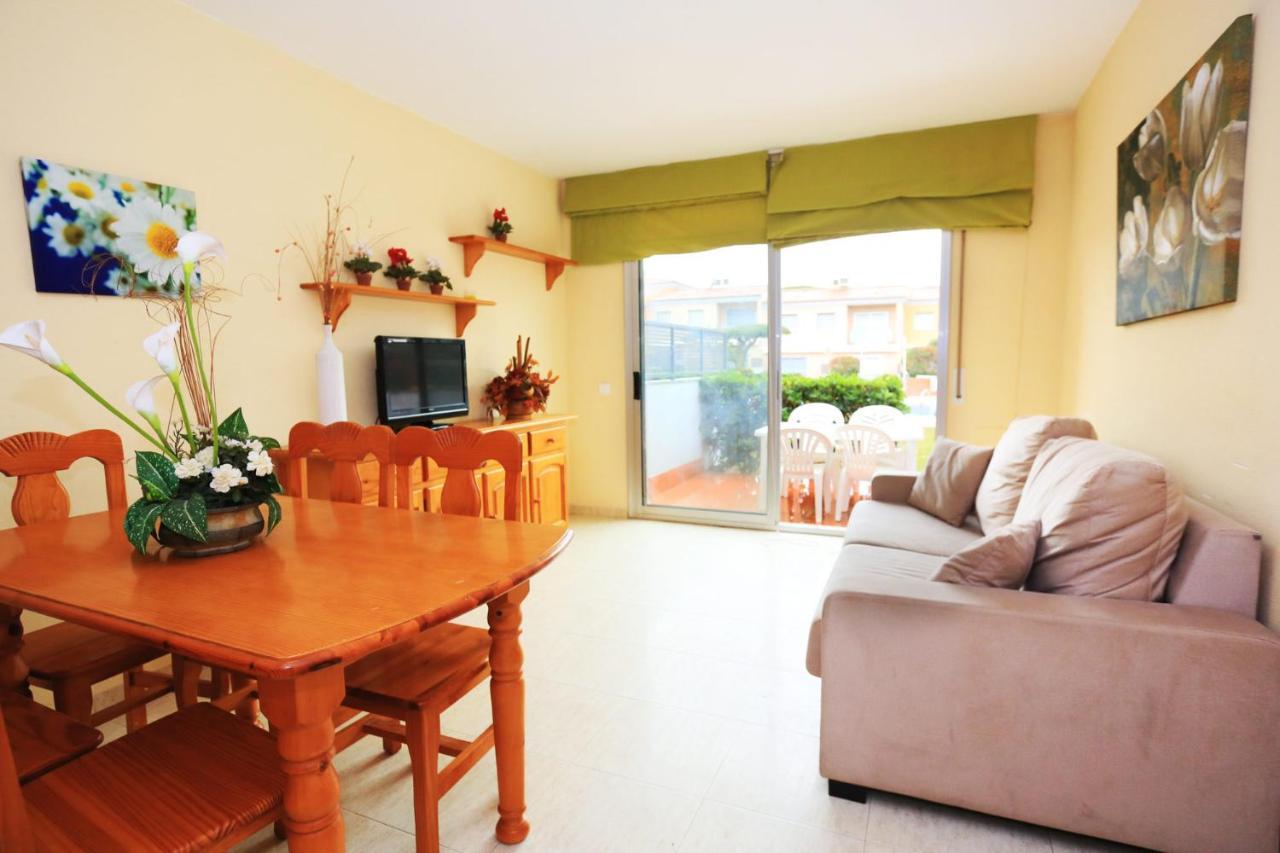 Tarongers - Only Families Villa กัมบริลส์ ภายนอก รูปภาพ