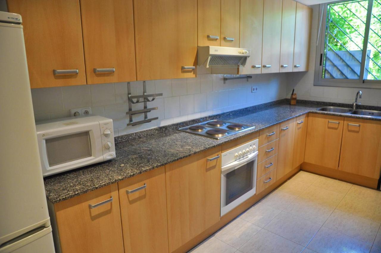 Tarongers - Only Families Villa กัมบริลส์ ภายนอก รูปภาพ