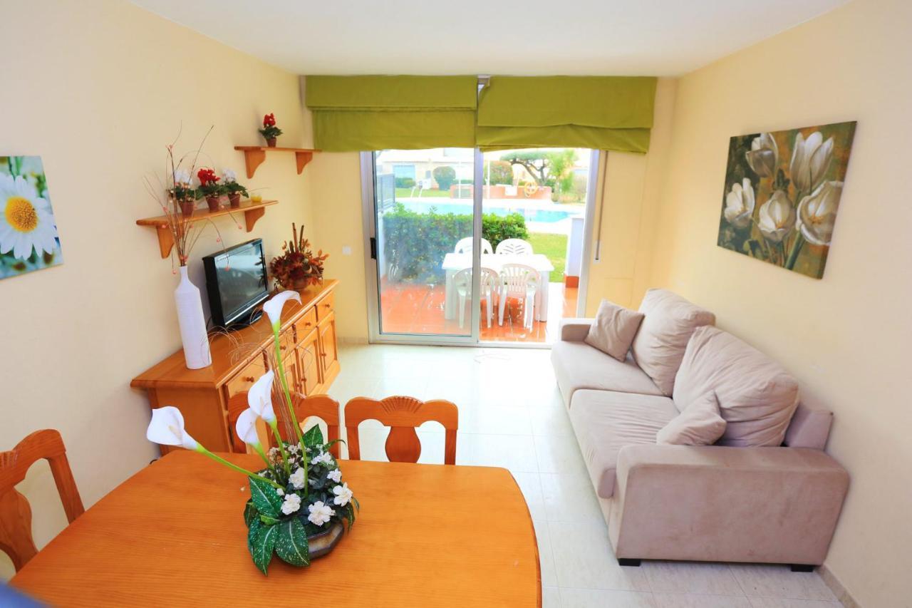 Tarongers - Only Families Villa กัมบริลส์ ภายนอก รูปภาพ