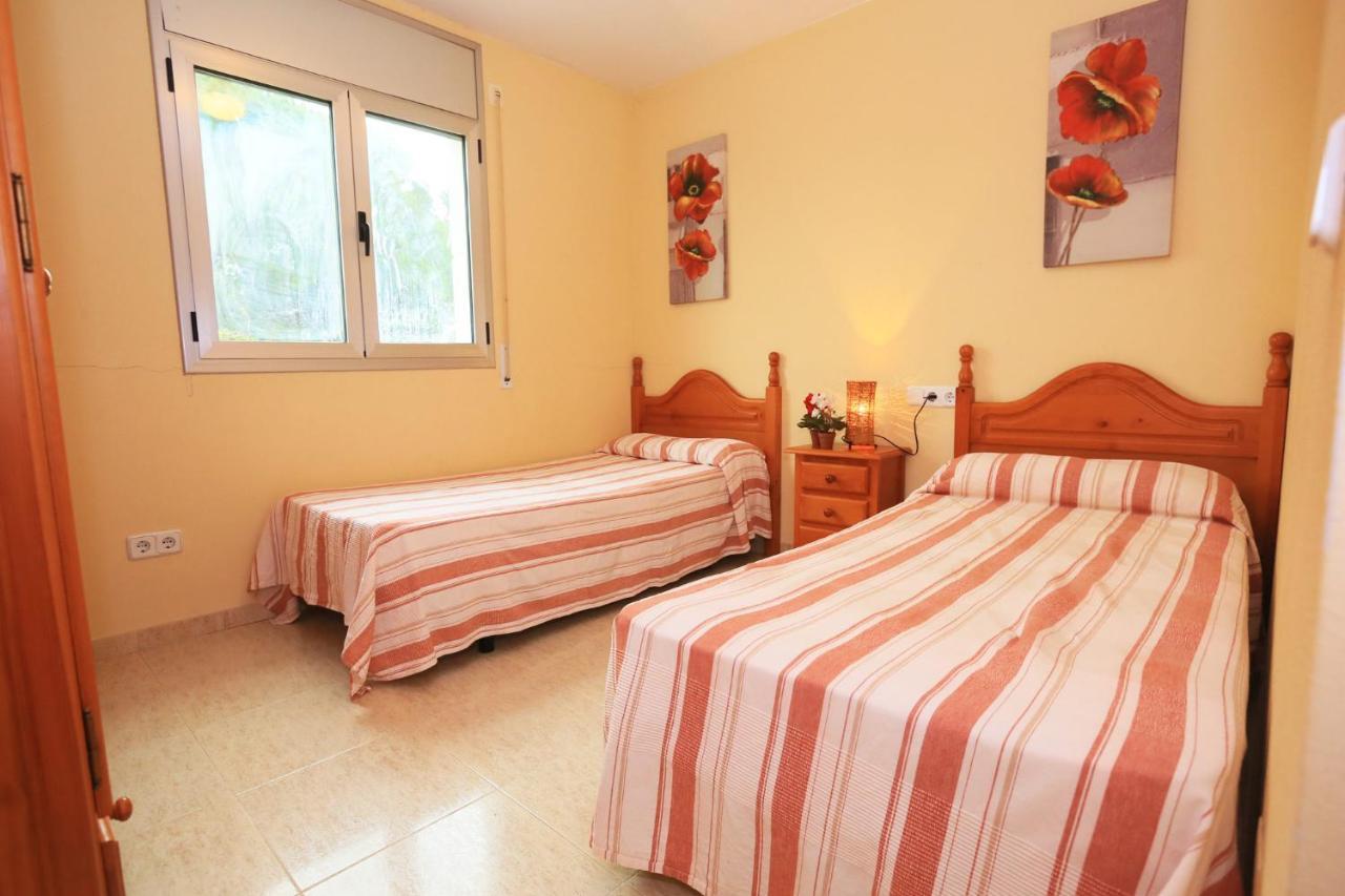 Tarongers - Only Families Villa กัมบริลส์ ภายนอก รูปภาพ