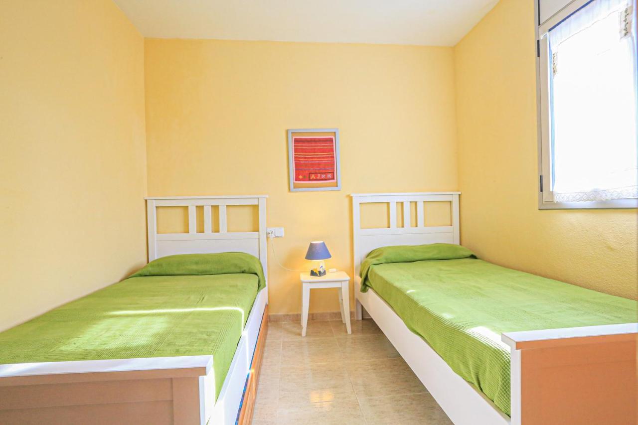 Tarongers - Only Families Villa กัมบริลส์ ภายนอก รูปภาพ