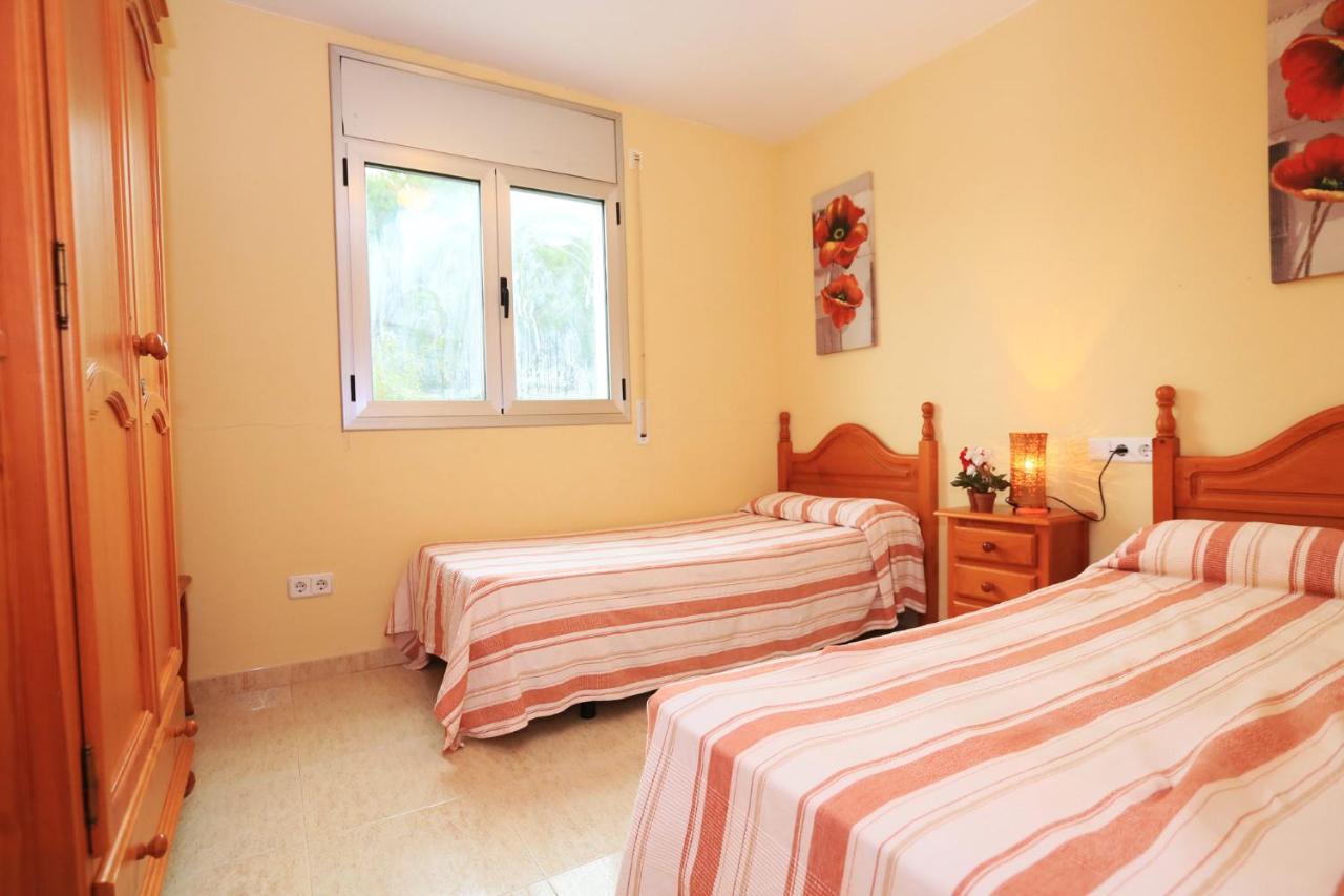 Tarongers - Only Families Villa กัมบริลส์ ภายนอก รูปภาพ