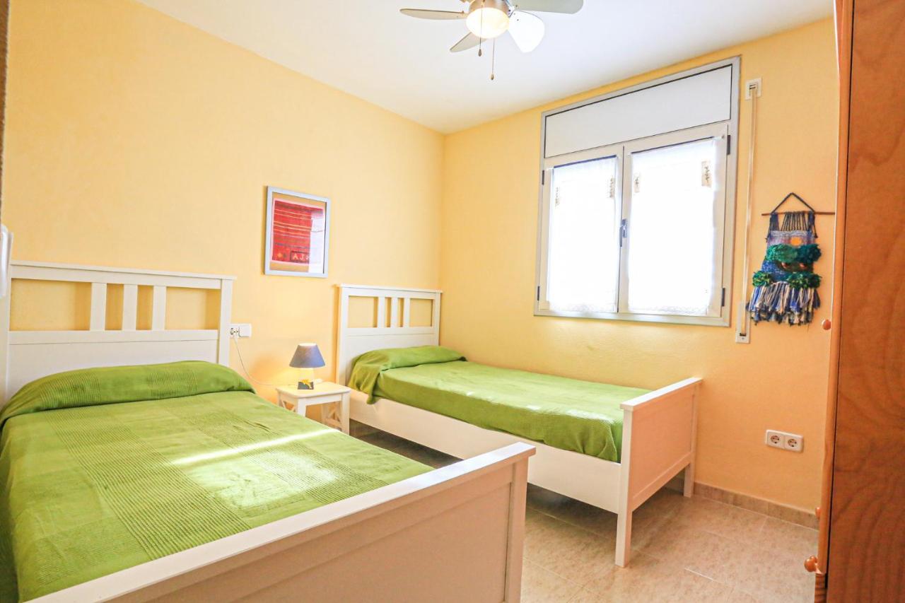 Tarongers - Only Families Villa กัมบริลส์ ภายนอก รูปภาพ