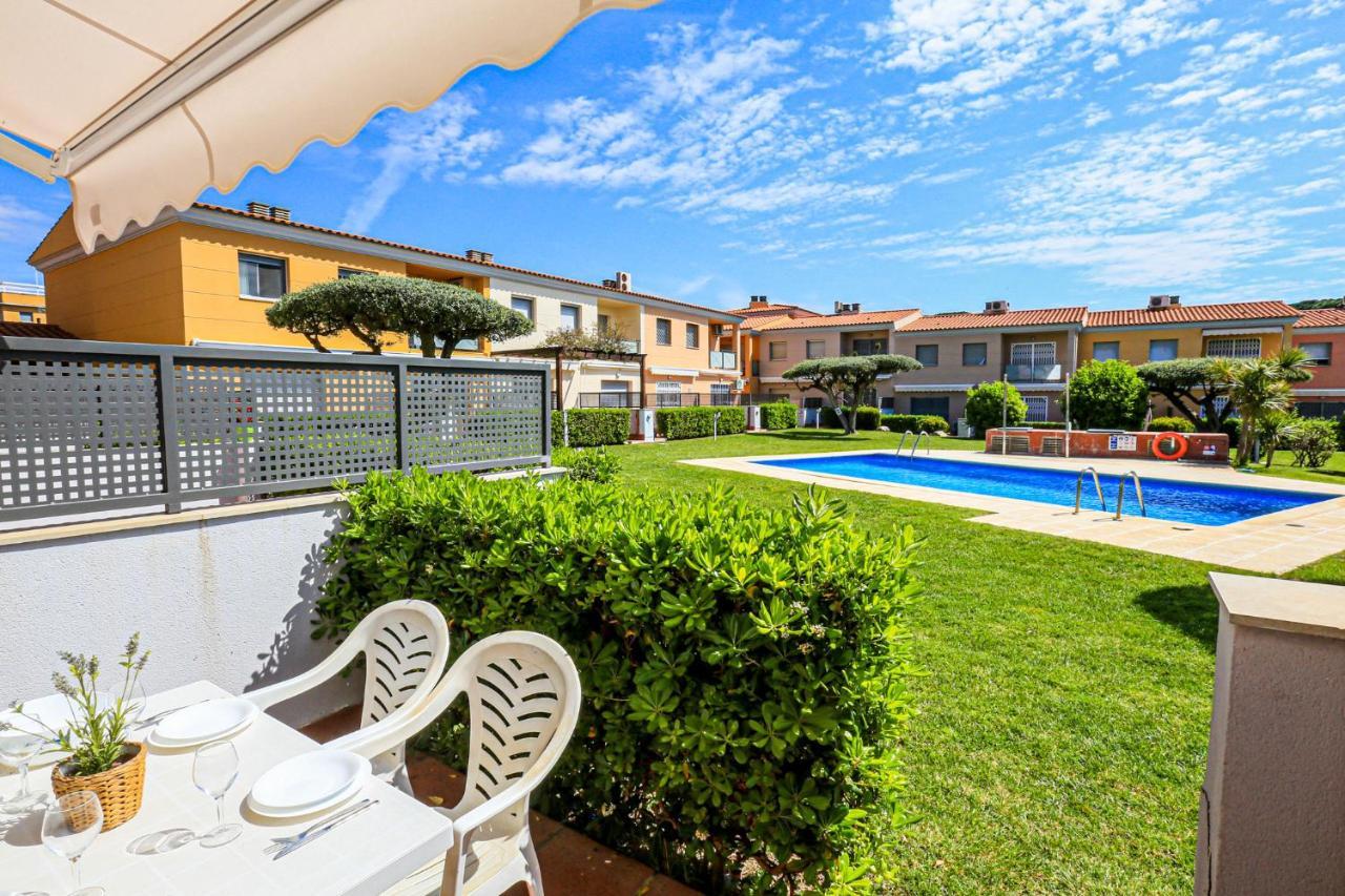 Tarongers - Only Families Villa กัมบริลส์ ภายนอก รูปภาพ