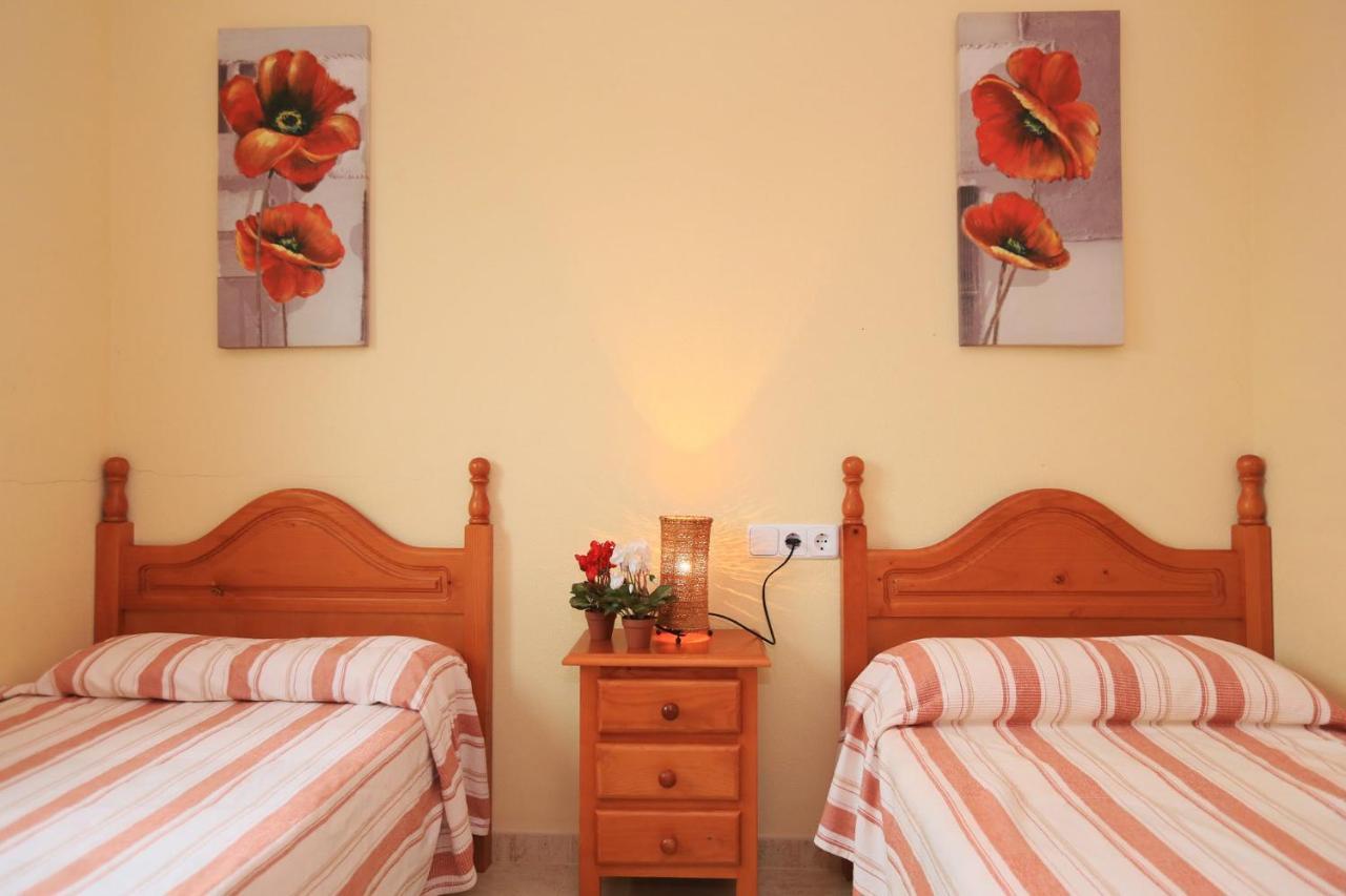 Tarongers - Only Families Villa กัมบริลส์ ภายนอก รูปภาพ